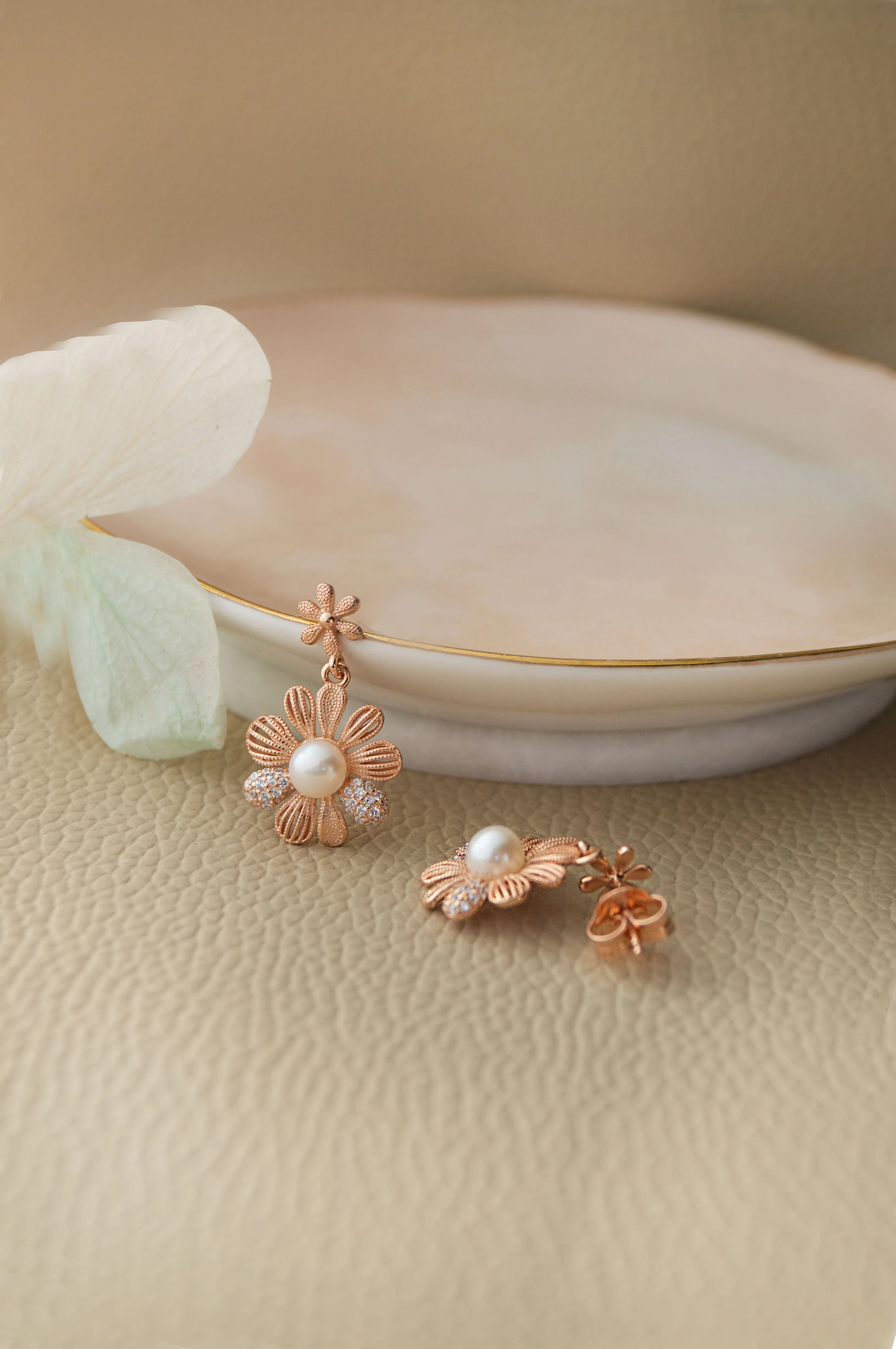 Alluring Pearl Rose Gold Plated Sterling Silver Pendant Set